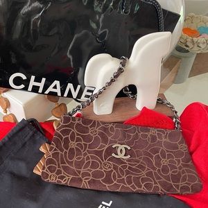 💯Authentic..CHANEL Suede Camelia Clutch